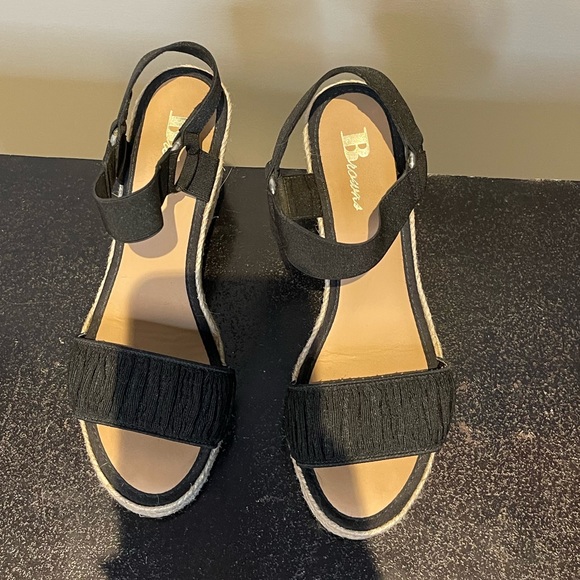 Brown’s Hudson Wedges - Picture 6 of 11